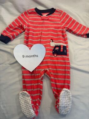 Carter's - Fleece Footed Onesie sleeper. Size 9 months